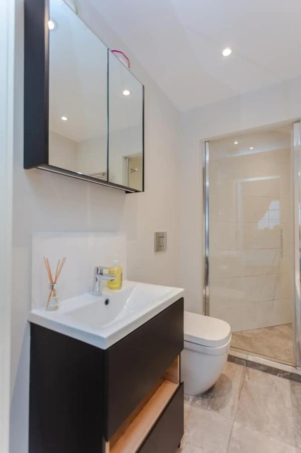 Spacious And Modern Apartment In Pimlico ロンドン エクステリア 写真